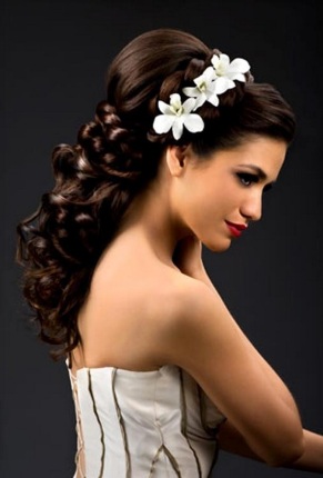 flowers in hair wedding style