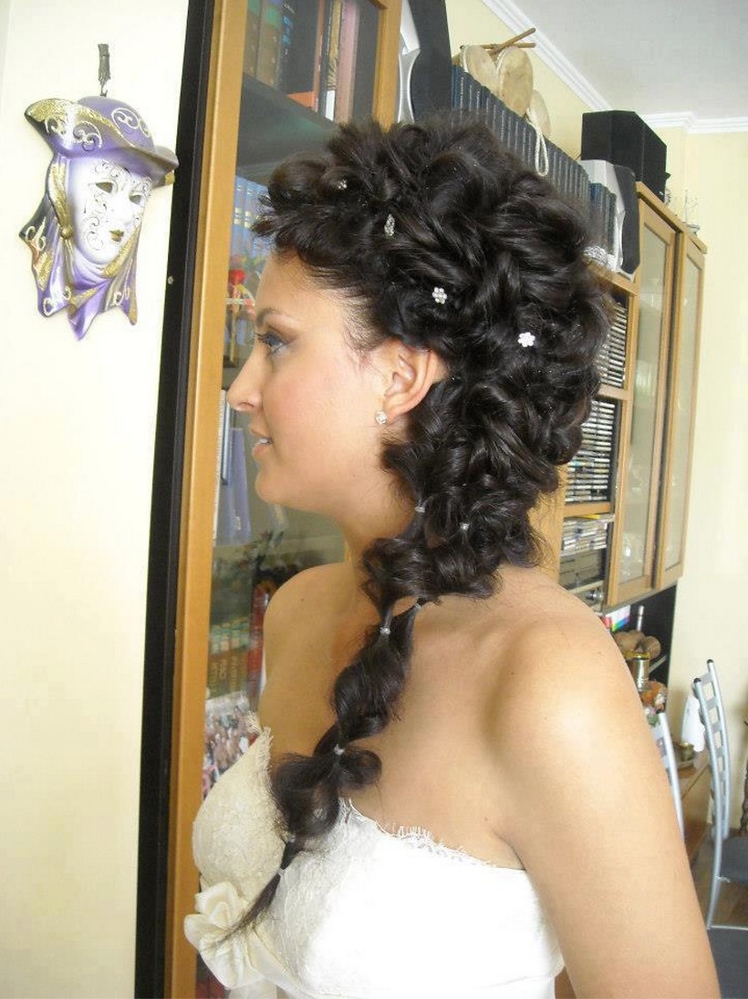 Pick the best ideas for your trendy bridal hairstyle 